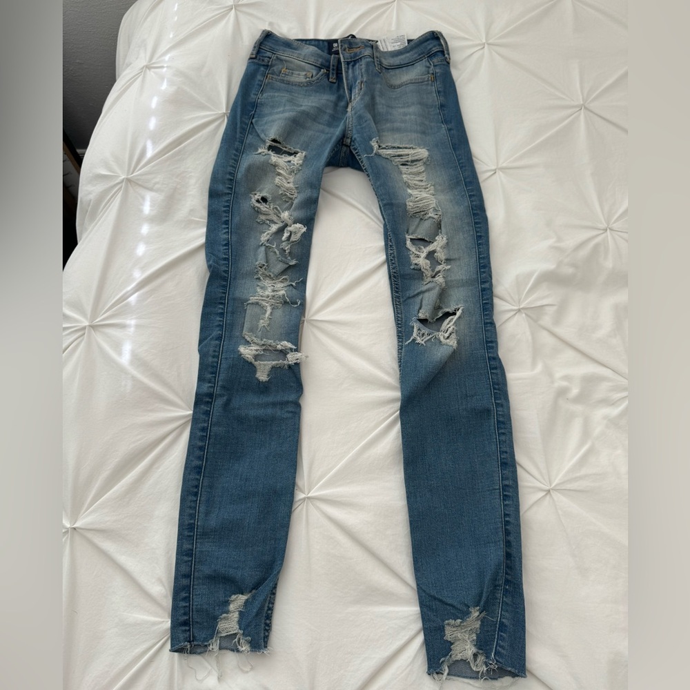 Hollister Womens Trendy Ripped Jeans Bundle